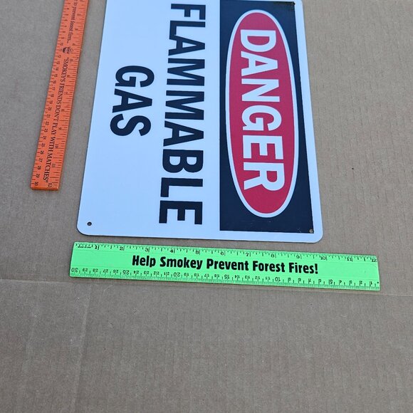 "Danger Flammable Gas" 10" x 14" Highly Reflective Metal sign - Picture 2 of 8